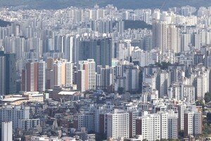 서울 시내 아파트 단지를 멀리서 내려다본 모습